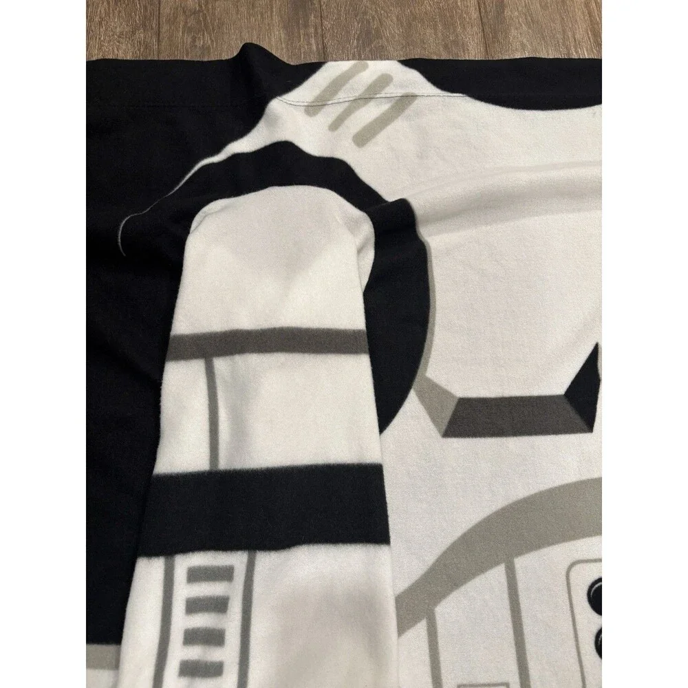 Stormtrooper Star Wars Snuggie. One‎ Size Fits Most Adults. Disney Blanket. EUC